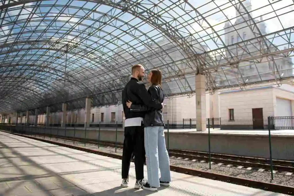 Services couple having public intimacy moments 11zon